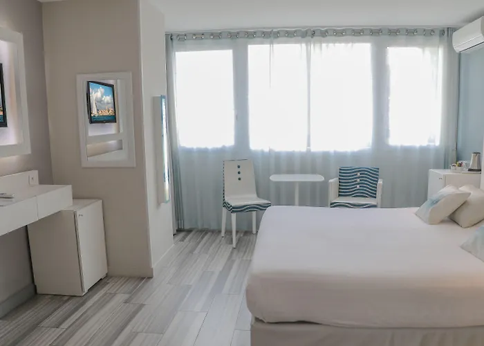 Отель Josse Антиб